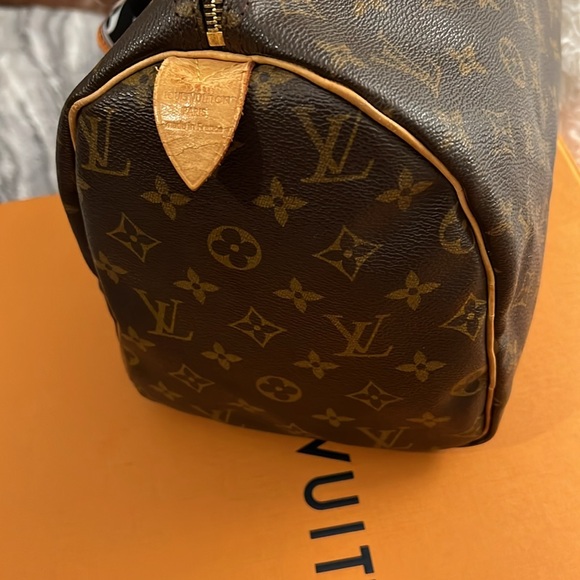 Authentic Louis Vuitton Speedy 30 monogram - Picture 10 of 16